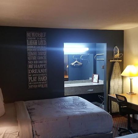 Hotel 2 Queen Beds Hotel Room 237 Booking สติลวอเตอร์ ภายนอก รูปภาพ